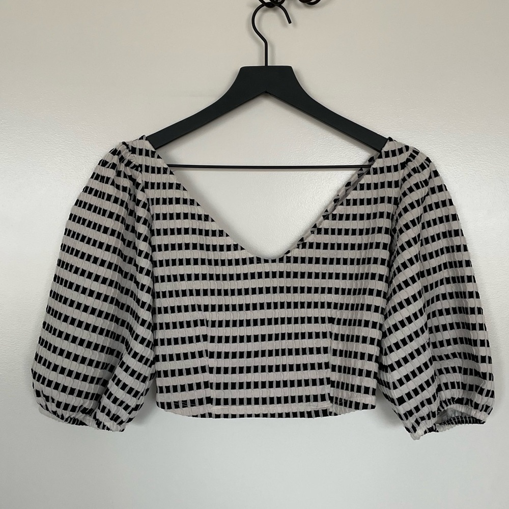 Zara black + white (extra) cropped, sintched ballon sleeve dressy top | size S